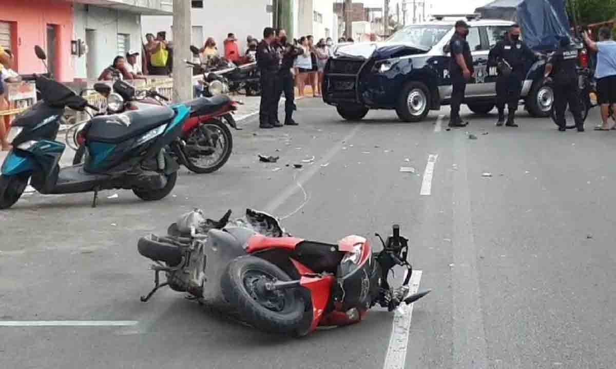 Dos j&oacute;venes de Bah&iacute;a Blanca fueron embestidos por una camioneta policial en Cozumel, M&eacute;xico, y se encuentran muy delicados de salud.