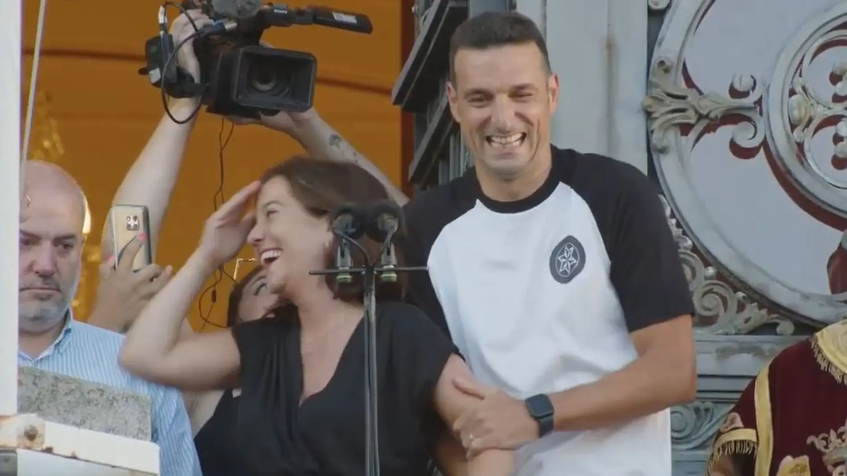 El blooper de la alcaldesa desató las risas de los presentes. El blooper de la alcaldesa desató las risas de los presentes.