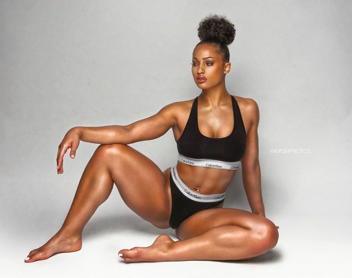 Es gimnasta y fue viral por vender contenidos en OnlyFans.