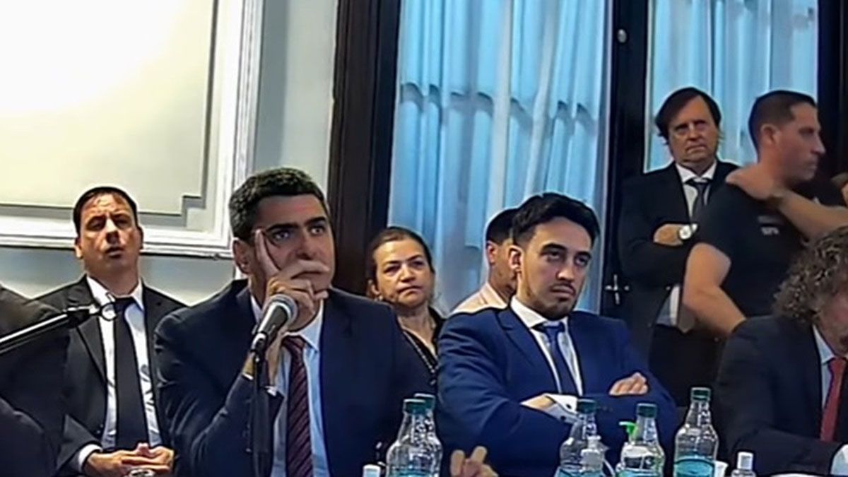 Así siguen la lectura de los alegatos los padres de Fernando Báez Sosa.