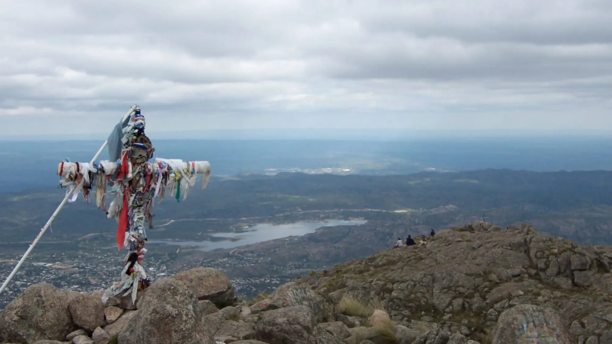 Rodeado de naturaleza, Capilla del Monte cuenta con el Cerro Uritorco, uno de los principales atractivos de la ciudad. Rodeado de naturaleza, Capilla del Monte cuenta con el Cerro Uritorco, uno de los principales atractivos de la ciudad.