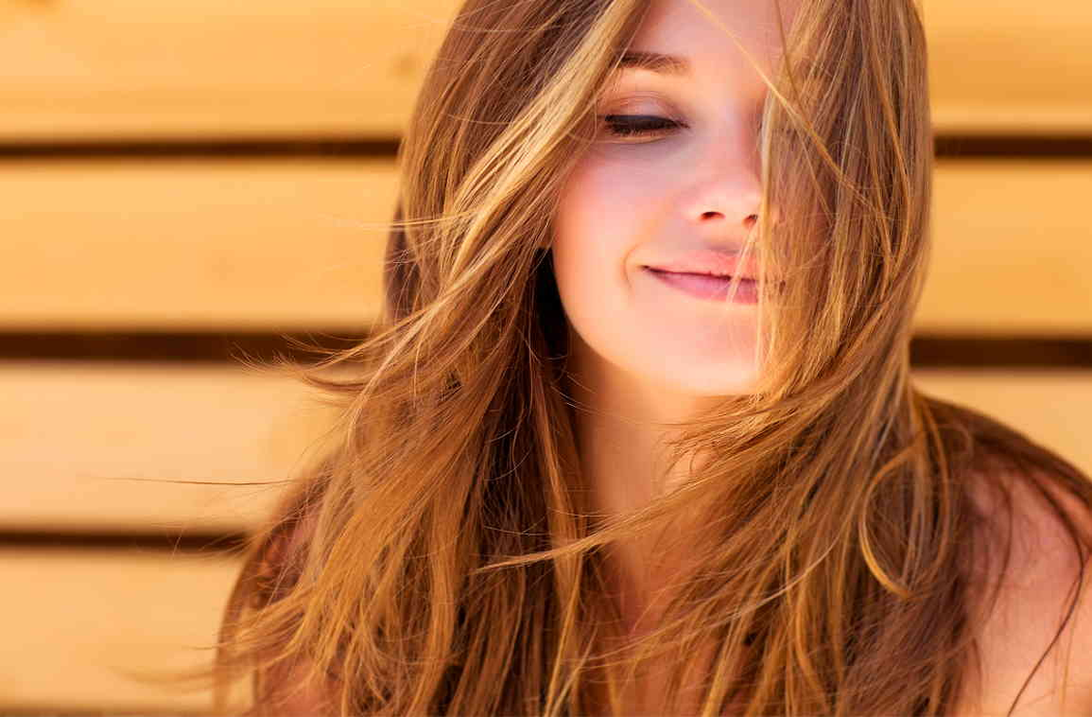 Para lucir un cabello hidratado es importante cuidarlo de varios factores. Para lucir un cabello hidratado es importante cuidarlo de varios factores.