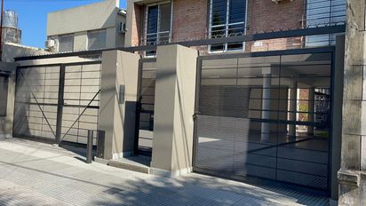 Robo en manada en Santa Fe: rompieron un portón y se llevaron una moto