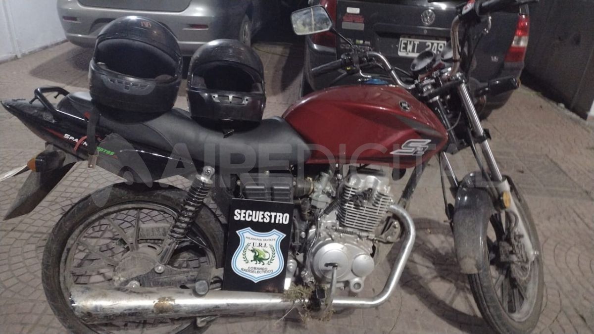 La motocicleta en la que se trasladaban los delincuentes. La motocicleta en la que se trasladaban los delincuentes.