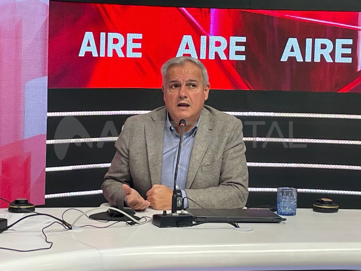 Sobre la investigación que se inició en la justicia para establecer e identificar a los autores de los ataques a la Legislatura, Farías expresó: “Ojalá la investigación judicial pronto nos diga qué instigadores hubo". Sobre la investigación que se inició en la justicia para establecer e identificar a los autores de los ataques a la Legislatura, Farías expresó: “Ojalá la investigación judicial pronto nos diga qué instigadores hubo".
