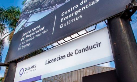 El mal momento elegido por el conductor despertó la sorpresa e indignación de los presentes en el lugar. Es que, según informaron fuentes de la dirección de Licencias de Conducir, el hombre pedía que lo atendieran rápido, ya que “llevaba un cuerpo en la ambulancia”. El mal momento elegido por el conductor despertó la sorpresa e indignación de los presentes en el lugar. Es que, según informaron fuentes de la dirección de Licencias de Conducir, el hombre pedía que lo atendieran rápido, ya que “llevaba un cuerpo en la ambulancia”.