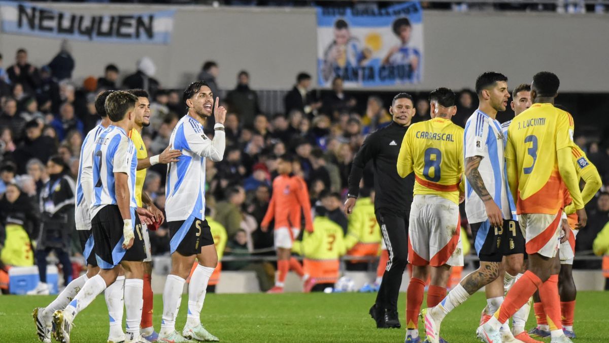 Otamendi y Ríos se sacaron chispas luego del empate 1 a 1 entre Argentina y Colombia.