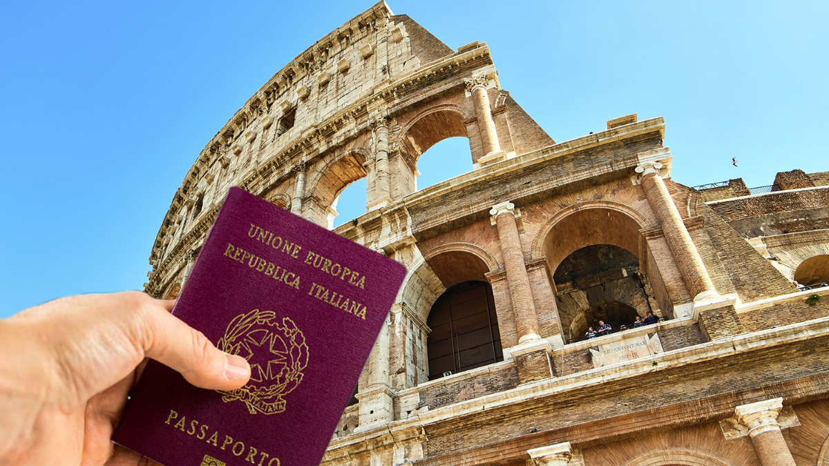 Miles de argentinos sueñan con el pasaporte que abre las puertas de Europa.