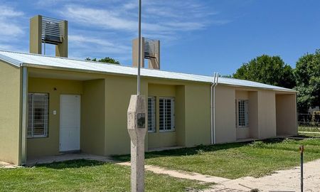 Para cumplir el sueño de 12 familias de Candioti, el Gobierno Provincial sorteó nuevas viviendas. Para cumplir el sueño de 12 familias de Candioti, el Gobierno Provincial sorteó nuevas viviendas.