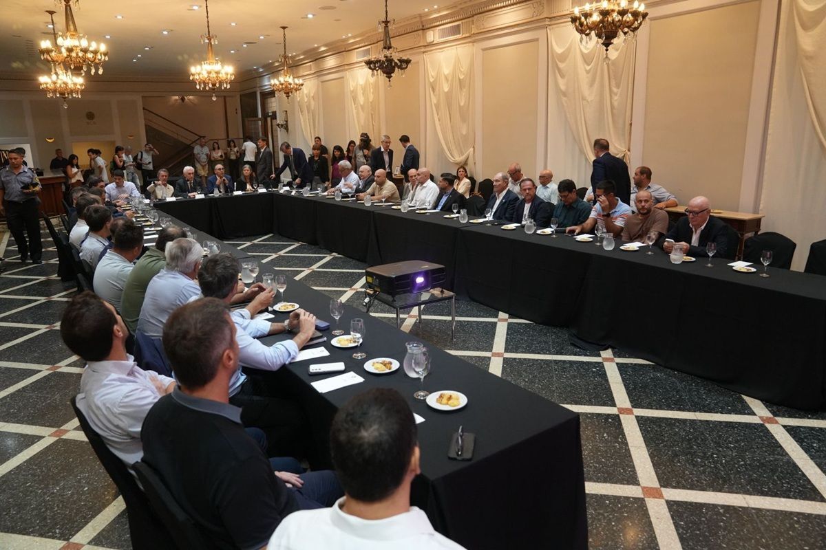 La presentaci&oacute;n se realiz&oacute; en la Bolsa de Comercio de Rosario. 235 efectivos de seguridad, ambulancias del sistema de salud, equipos de Protecci&oacute;n Civil y una flota de veh&iacute;culos destinada a la coordinaci&oacute;n territorial participan del Operativo Cosecha.