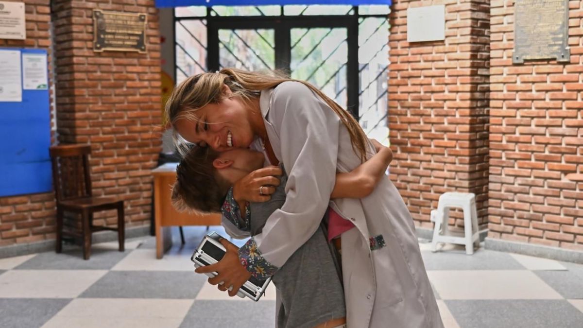 La doctora Florencia Núñez subrayó que “es fundamental seguir formándonos, porque surgen nuevas técnicas, métodos diagnósticos y herramientas por imágenes que mejoran la atención”. La doctora Florencia Núñez subrayó que “es fundamental seguir formándonos, porque surgen nuevas técnicas, métodos diagnósticos y herramientas por imágenes que mejoran la atención”.