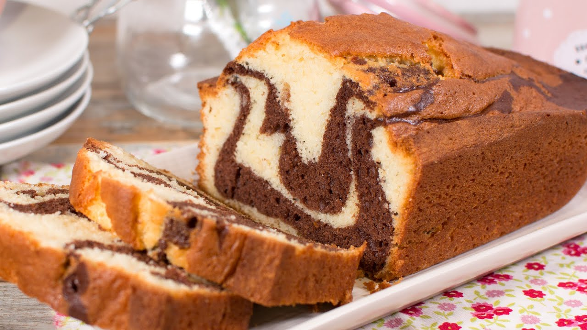 Bizcochuelo marmolado de vainilla y chocolate para disfrutar en la merienda. Bizcochuelo marmolado de vainilla y chocolate para disfrutar en la merienda.