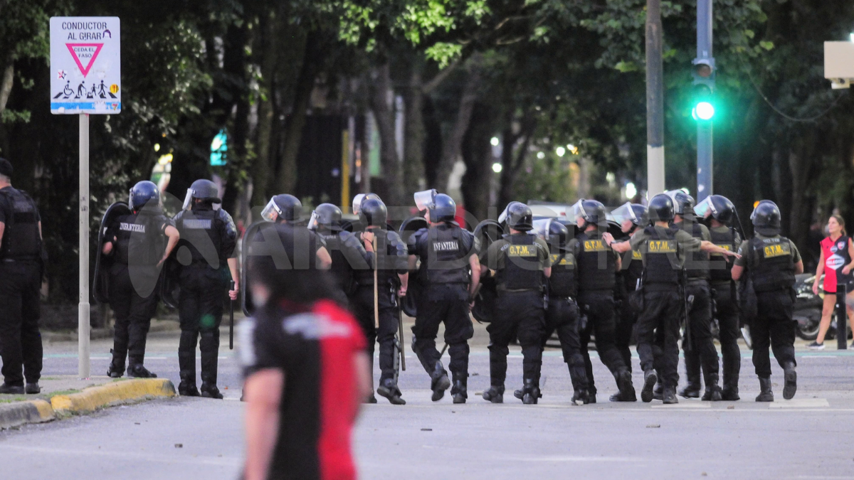 Disturbios en la cancha de Newells tras la derrota contra Defensa y Justicia.