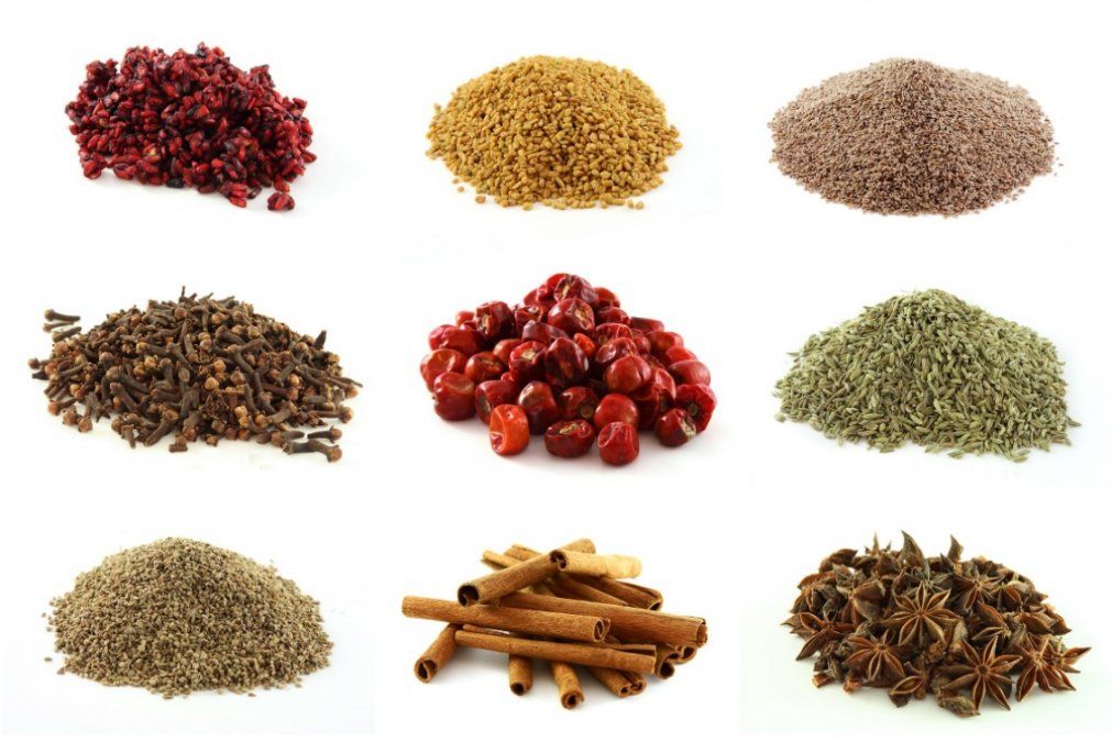 Ciertas medicinas salen de compuestos de especias y de hierbas naturales. Después, los expertos se encargan de elaborar vacunas y más. La cúrcuma ya viene encapsulada