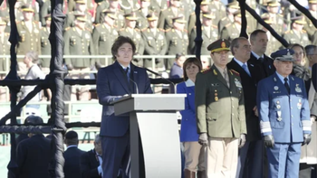 Javier Milei celebró el Día de la Bandera en Buenos Aires y criticó el abandono a las Fuerzas Armadas