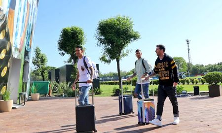 Lionel Messi, Ángel Di María y Leandro Paredes llegaron al país para sumarse a la Selección Argentina de cara a los partidos por las Eliminatorias Sudamericanas. Lionel Messi, Ángel Di María y Leandro Paredes llegaron al país para sumarse a la Selección Argentina de cara a los partidos por las Eliminatorias Sudamericanas.