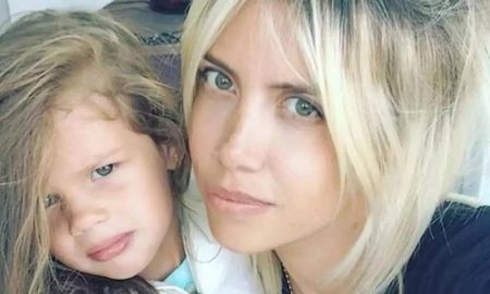 Wanda Nara tiñó el cabello de Francesca Icardi de fucsia y le llovieron las criticas Wanda Nara tiñó el cabello de Francesca Icardi de fucsia y le llovieron las criticas