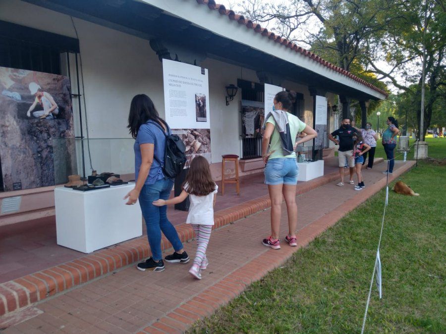 La muestra que realizaron a principio de año en la vereda del Museo Etnográfico.