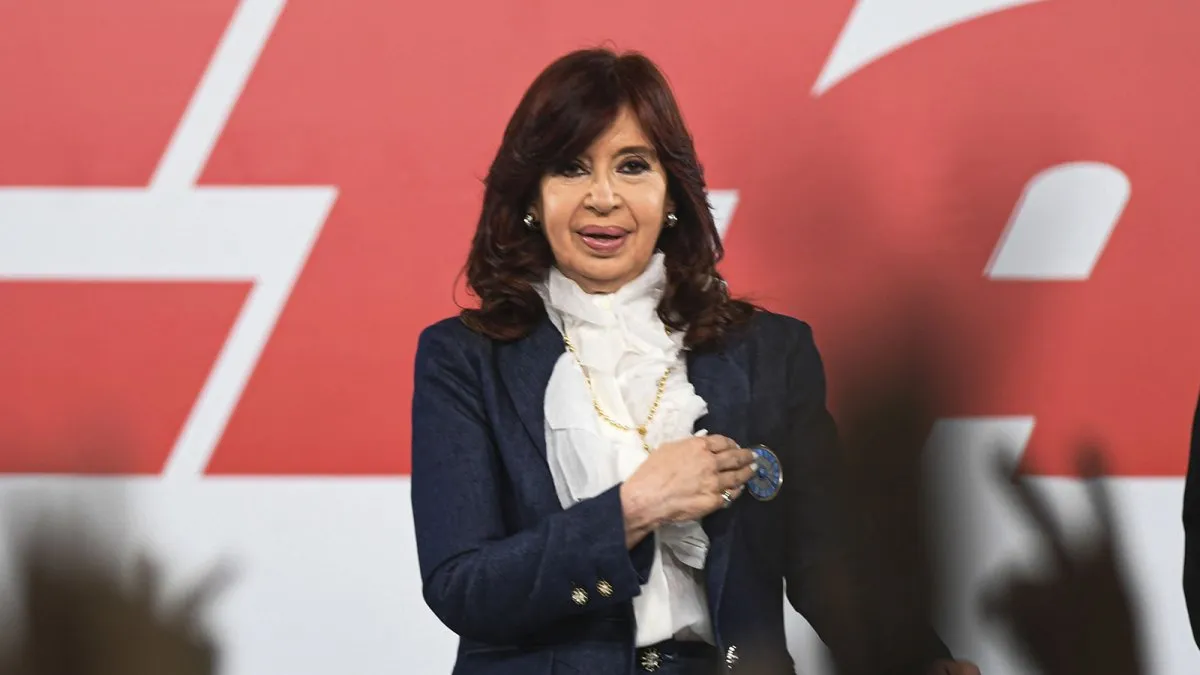 "Me interesa quedar bien con la sociedad, con los argentinos que nos votaron y a eso no voy a renunciar", dijo CFK.