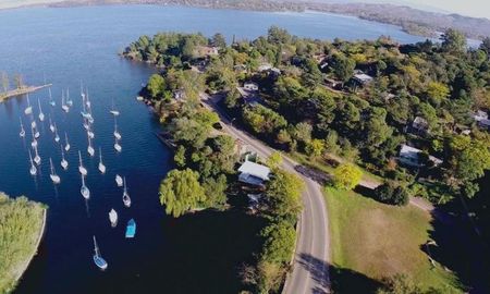 El lago de Embalse impulsa el turismo y transforma a la ciudad en uno de los polos recreativos más importantes de Córdoba. El lago de Embalse impulsa el turismo y transforma a la ciudad en uno de los polos recreativos más importantes de Córdoba.
