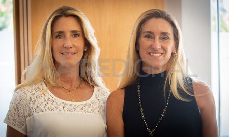 Gabriela y Alejandra Zogbi, las dos mujeres que conducen -junto a su madre- Plastilit, que tiene su planta en el norte de la ciudad de Santa Fe. Gabriela y Alejandra Zogbi, las dos mujeres que conducen -junto a su madre- Plastilit, que tiene su planta en el norte de la ciudad de Santa Fe.