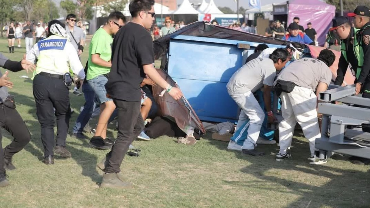 Video: el momento en que una estructura cayó y mató a dos fotógrafos durante un festival de música en México