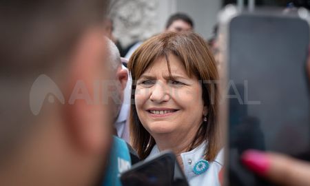 La ministra de Seguridad, Patricia Bullrich, reclamó este martes que la Justicia expulse del país a los extranjeros que comentan delitos en el país. La ministra de Seguridad, Patricia Bullrich, reclamó este martes que la Justicia expulse del país a los extranjeros que comentan delitos en el país.