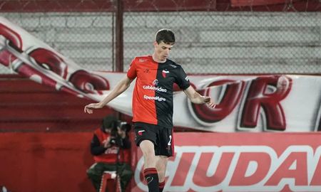 Germán Conti volvió a jugar con la camiseta de Colón frente a Huracán. Germán Conti volvió a jugar con la camiseta de Colón frente a Huracán.