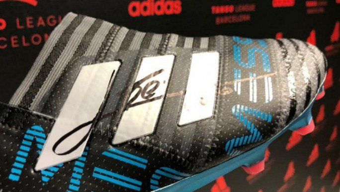 Messi presentó sus nuevos botines con un drone