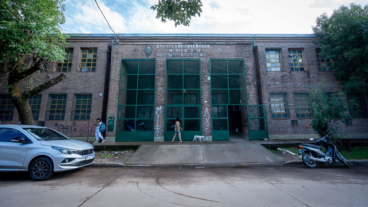 En la actualidad, la escuela 340 tiene 41 divisiones distribuidas en dos turnos y una matrícula que supera los 1.100 alumnos. En la actualidad, la escuela 340 tiene 41 divisiones distribuidas en dos turnos y una matrícula que supera los 1.100 alumnos.
