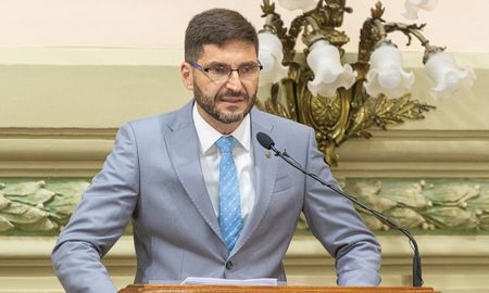 El gobernador de Santa Fe Maximiliano Pullaro inauguró este miércoles el 142° período de sesiones ordinarias de la Legislatura provincial. El gobernador de Santa Fe Maximiliano Pullaro inauguró este miércoles el 142° período de sesiones ordinarias de la Legislatura provincial.