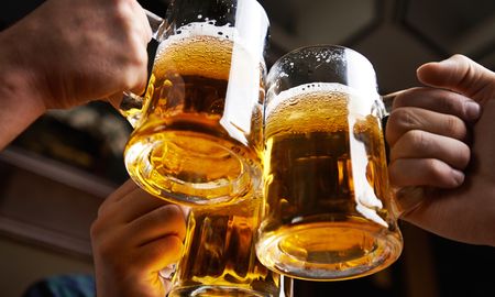 Tomar 3 litros de cerveza o vino por semana ayudarían a proteger el cerebro