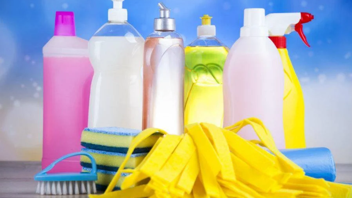 Sí, los productos de limpieza pueden caducar: esto es lo que eso realmente significa