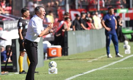 Frank Kudelka, tras su debut en Newells con derrota en el clásico rosarino: Tocamos fondo Frank Kudelka, tras su debut en Newells con derrota en el clásico rosarino: Tocamos fondo