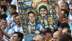 PES simuló un partido de 11 Messis vs. 11 Maradonas PES simuló un partido de 11 Messis vs. 11 Maradonas