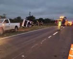 El tránsito fue interrumpido sobre Ruta 11, a la altura de Villa Ocampo, para retirar un camión que salió de la calzada. El tránsito fue interrumpido sobre Ruta 11, a la altura de Villa Ocampo, para retirar un camión que salió de la calzada.