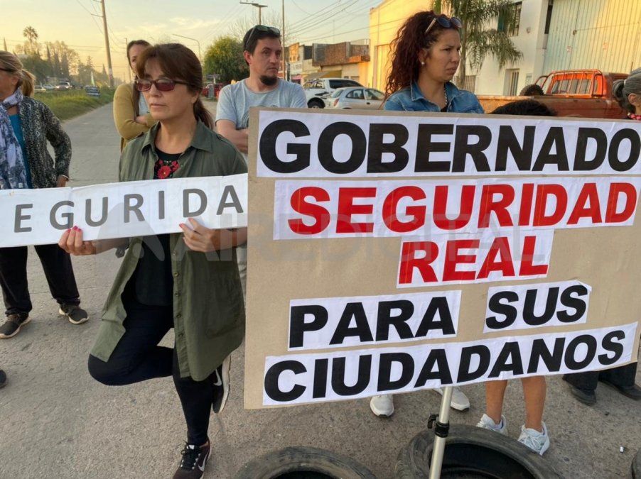 Es el segundo corte que realizan en el día, el primero fue sobre la misma avenida a la altura de Los Pinos este martes al mediodía.