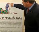 repudio en brasil: un diputado conservador destrozo un cartel contra el racismo y dijo que lo volveria a hacer