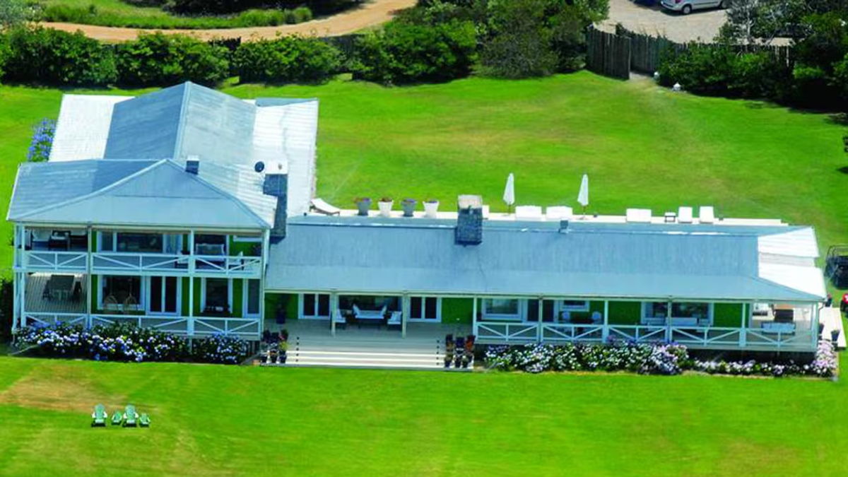 Tinelli, a punto de vender su mansión en Punta del Este: quién la compra y cuánto pagará Tinelli, a punto de vender su mansión en Punta del Este: quién la compra y cuánto pagará