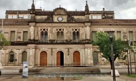 La Universidad NAcional del Litoral confirmó un 15% e aumento de inscriptos en carreras presenciales y un 85% más de alumnos para cursas carreras virtuales. La Universidad NAcional del Litoral confirmó un 15% e aumento de inscriptos en carreras presenciales y un 85% más de alumnos para cursas carreras virtuales.