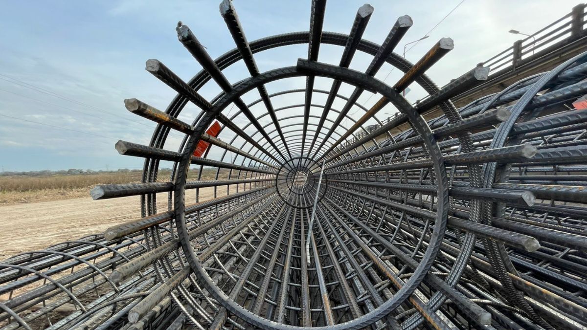 Continúa la instalación de los pilotes en la construcción del nuevo puente carretero Santa Fe- Santo Tomé.
