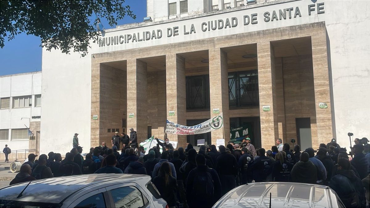 La manifestación de los trabajadores municipales concluyó minutos antes de las 12