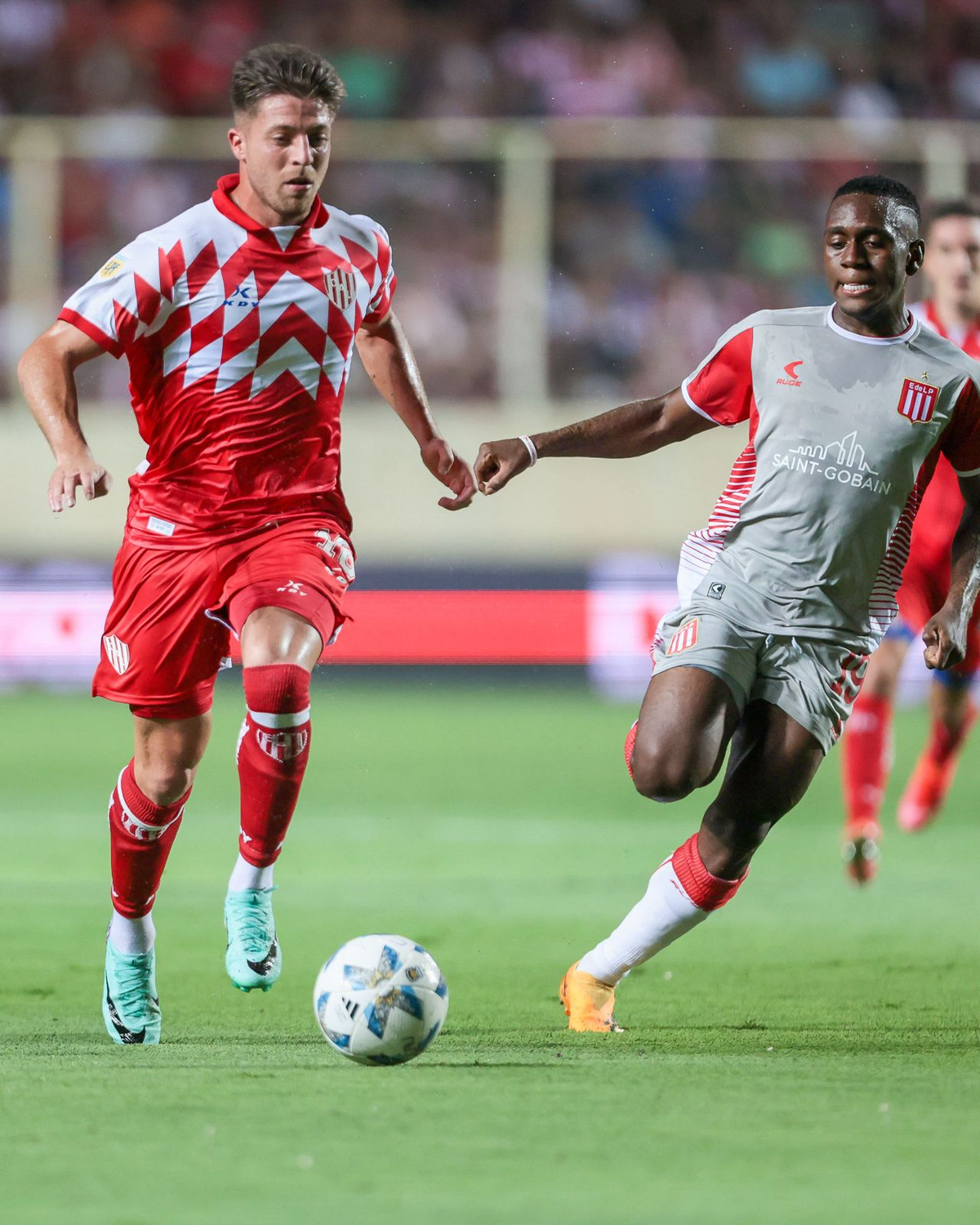 Rosario Central mejoró la oferta por Vera y aguarda la respuesta de Unión. Rosario Central mejoró la oferta por Vera y aguarda la respuesta de Unión.