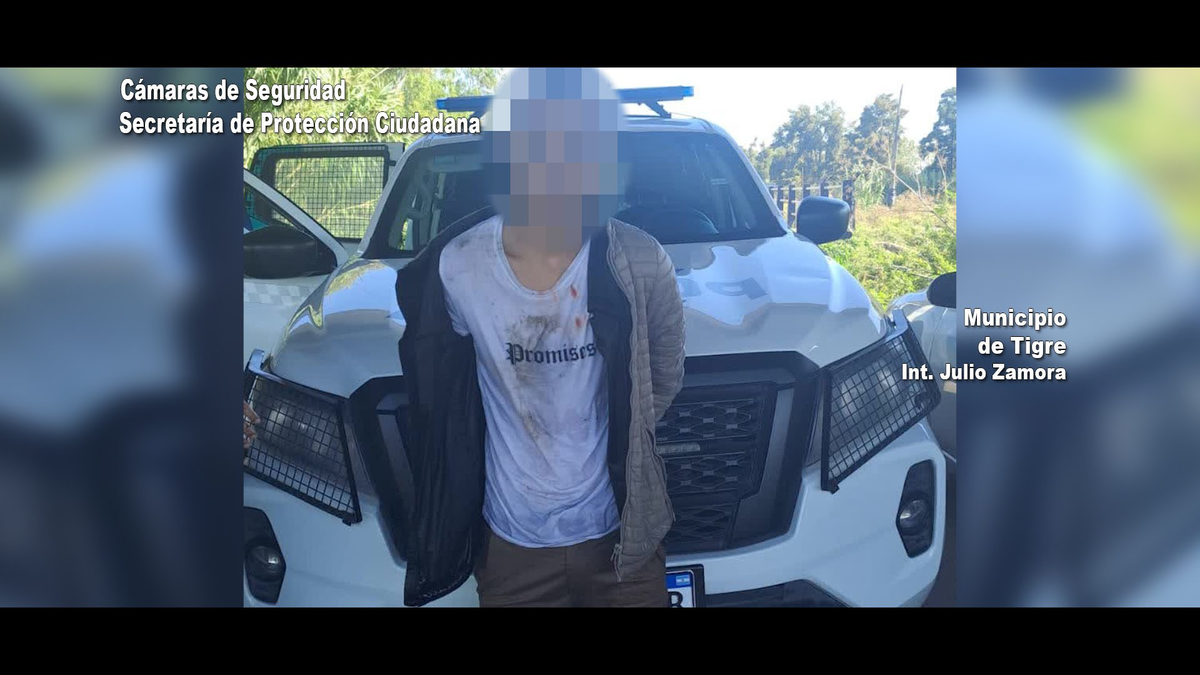 Atropelló y escapó con la víctima colgada en el capot del auto. Atropelló y escapó con la víctima colgada en el capot del auto.