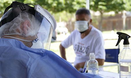 La convocatoria se extiende a personas con o sin experiencia, mayores de 18 años, que sean personal y técnicos de salud y/o estudiantes vinculados a la salud, quienes recibirán la debida capacitación. La convocatoria se extiende a personas con o sin experiencia, mayores de 18 años, que sean personal y técnicos de salud y/o estudiantes vinculados a la salud, quienes recibirán la debida capacitación.