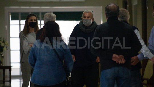 En su último adiós, el exgobernador Carlos Reutemann estuvo rodeado por su entorno más íntimo.&nbsp;