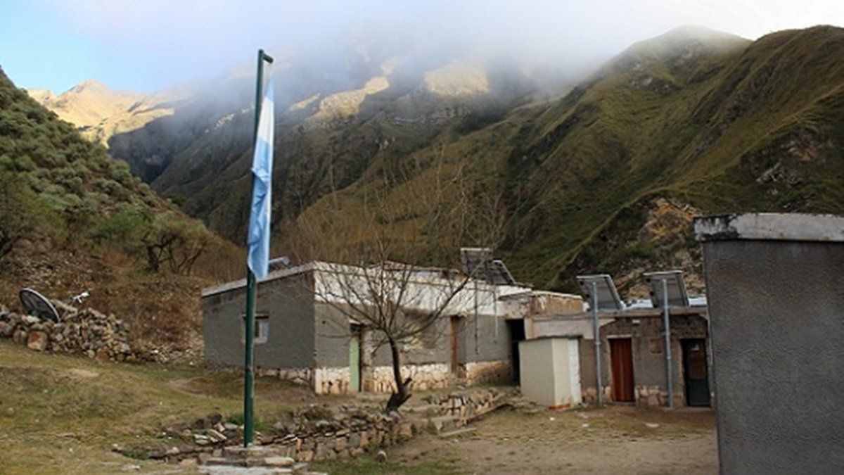 El operativo contempla el traslado en mula por 12 horas para llevar las urnas a la Escuela N° 351 José María Fascio, en el El Durazno, Tilcara, Jujuy.