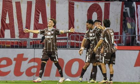 Platense es el nuevo campeón del fútbol argentino. Le ganó la final a Huracán por 1 a 0. Platense es el nuevo campeón del fútbol argentino. Le ganó la final a Huracán por 1 a 0.