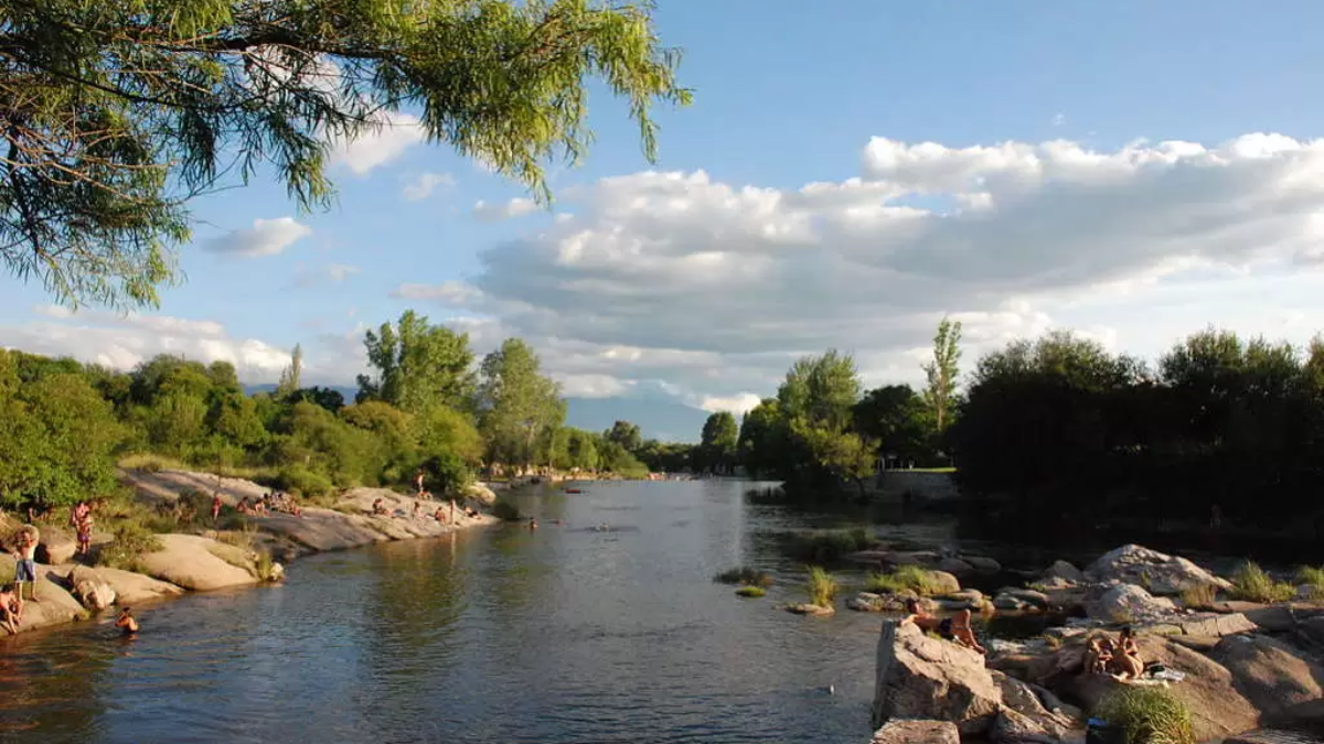 Cura Brochero cuenta con impresionantes entornos naturales, que son ideales para actividades al aire libre. Cura Brochero cuenta con impresionantes entornos naturales, que son ideales para actividades al aire libre.