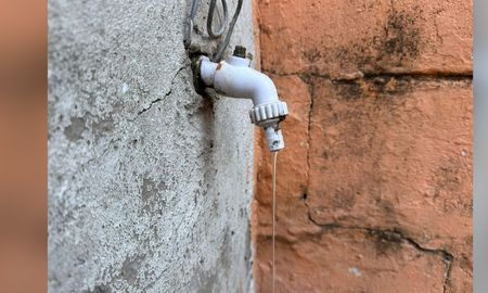 La zona sureste de la capital provincial atraviesa un periodo de baja presión en el suministro de agua potable el domingo, comenzando a la madrugada y extendiéndose hasta el mediodía.